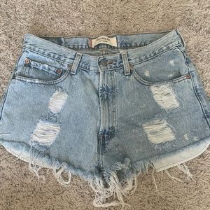 perfect levi’s shorts!!!